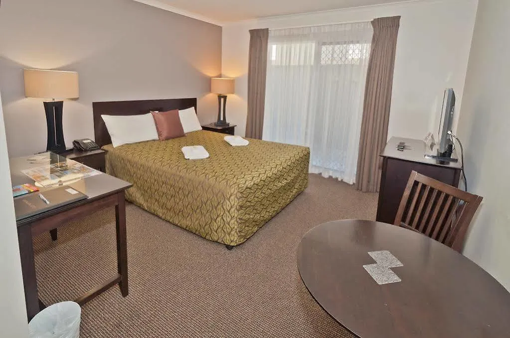 Redcliffe Motor Inn 4*,