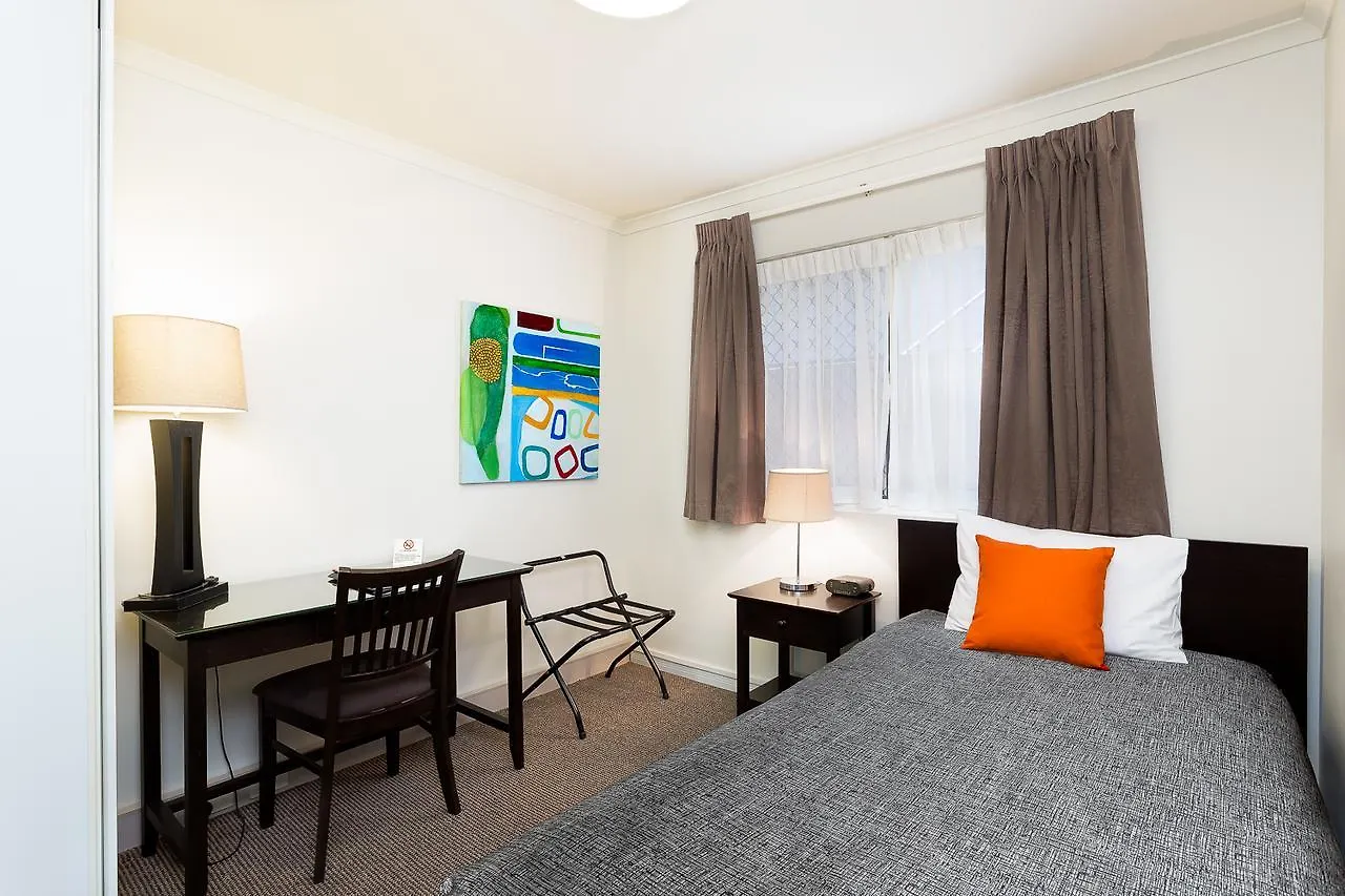 Redcliffe Motor Inn 4*,