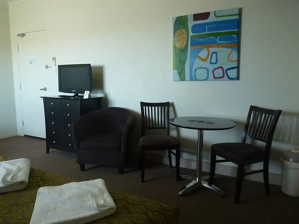 Redcliffe Motor Inn 4*,